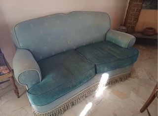 Divano blu e verde in tessuto e velluto