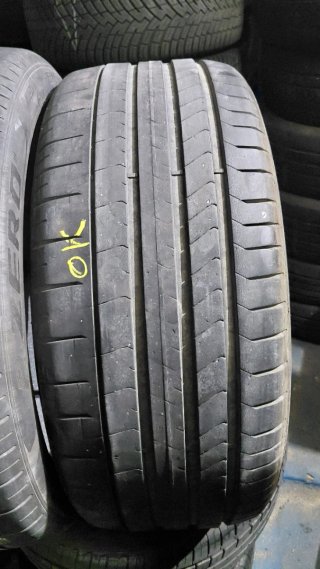 Neumático 255/40/20