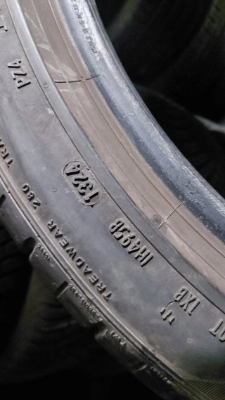 Neumático 255/40/20