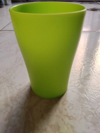 Set de boles, platos y vasos de plástico
