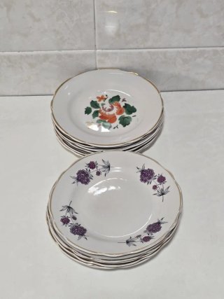6 Piatti da Dessert in Ceramica. 2 Disegni Floreali