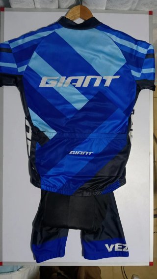 Conjunto Ciclismo Giant Santini Azul