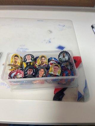 Chapas de fútbol variadas