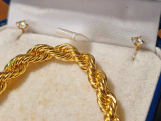 Pulsera y Pendientes Chapados en Oro 18k