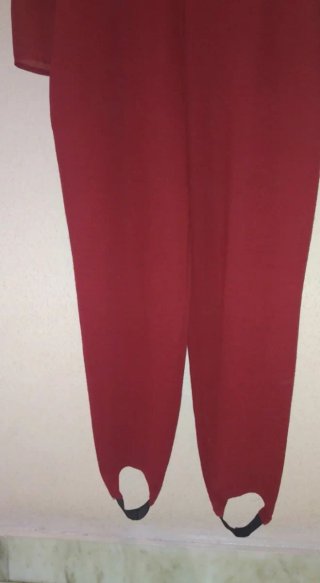 Mono de fiesta rojo