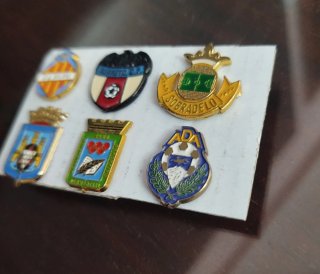 Lote 6 pins clubs fútbol español