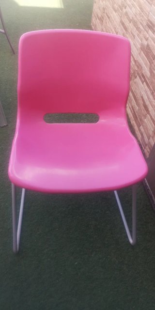 Sedia rosa Ikea con ruote