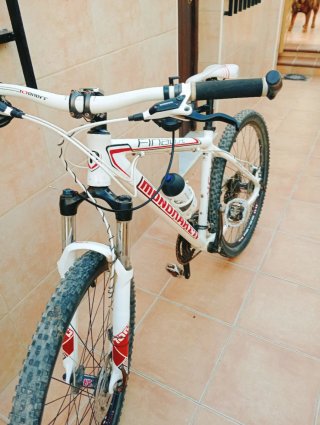 Bicicleta Mondraker Finalist Blanca
