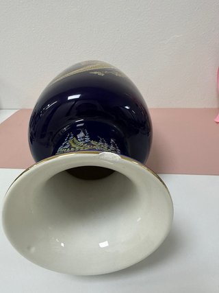 Jarrón porcelana japonés azul y oro