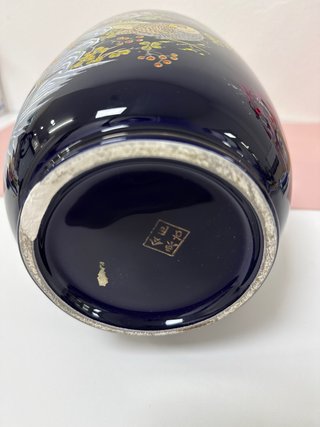 Jarrón porcelana japonés azul y oro