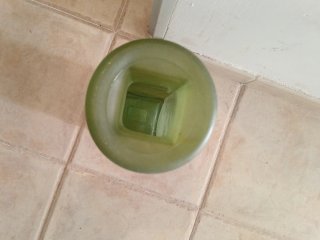 Jarrón verde de cristal.