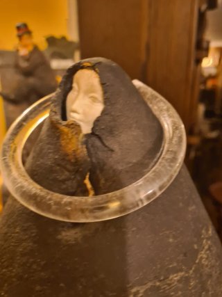 Virgen de barro artesanal pintada