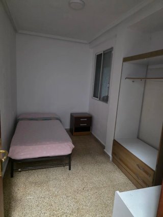 Alquila habitación (mujer)