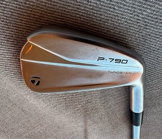 Hierro 4 Taylormade P790