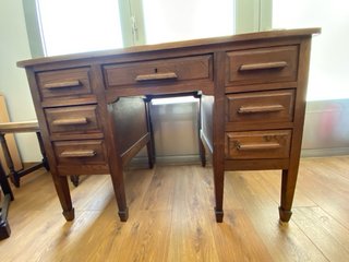 Escritorio de madera maciza (necesita tratamiento)