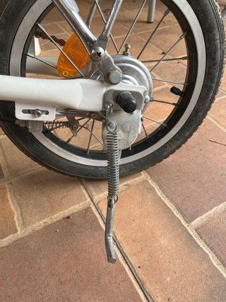 Bicicleta plegable blanca