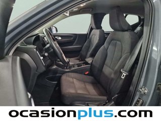 Volvo XC40 T2 Momentum Core 95 kW (129 CV)