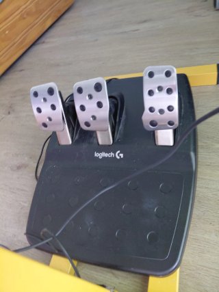Logitech G920 Pedales + volante+ base metalica