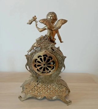 Reloj de sobremesa de bronce con ángel