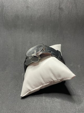 Reloj Pulsar Negro y Plateado