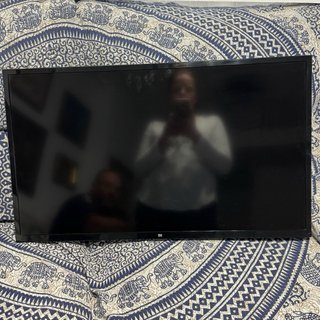 Televisor Plano  + Colgador y mando  adistancia