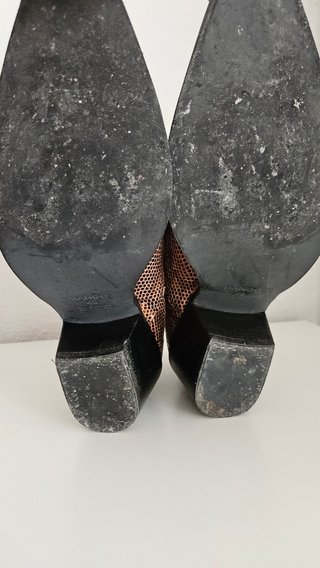 Botines de tacón con estampado de serpiente