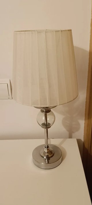 Lámpara de mesa moderna