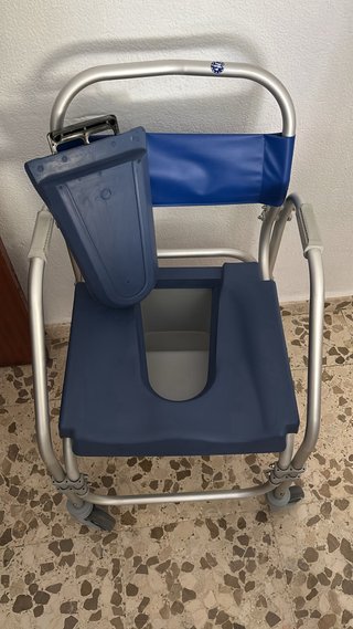 Silla movilidad para WC con cojín de regalo