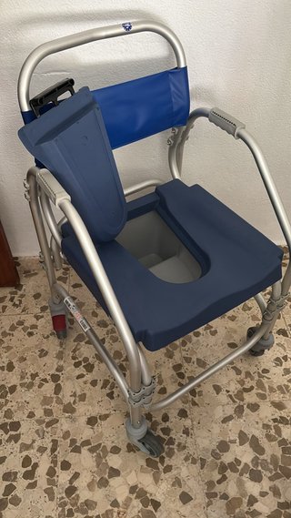 Silla movilidad para WC con cojín de regalo
