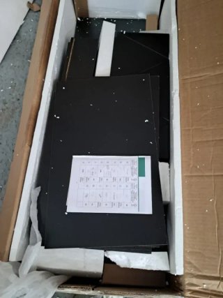 Cómoda YITAHOME Negra y Dorada