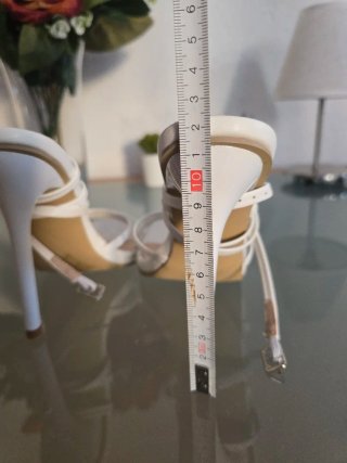Sandalias blancas tiras cruzadas Talla 36