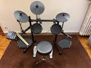 Batería Electrónica Alesis Debut Kit casi sin usar