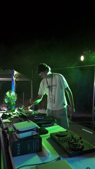 DJ JOVEN PARA TUS FIESTAS