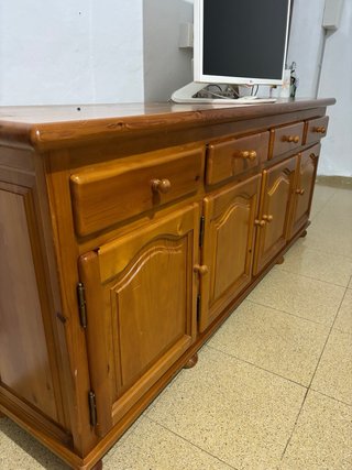 Mueble de madera marrón