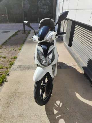 Moto Scooter 125cc Blanca