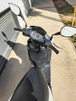 Moto Scooter 125cc Blanca