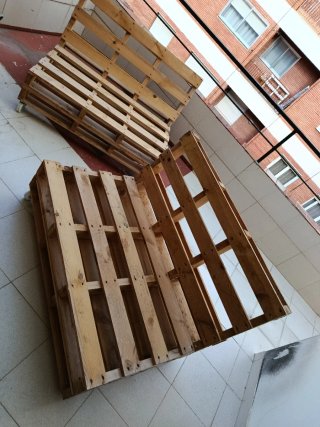 Sofá y mesa de palets de madera