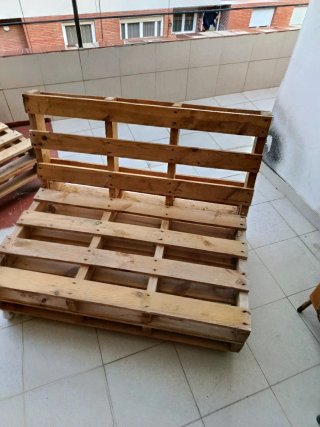 Sofá y mesa de palets de madera