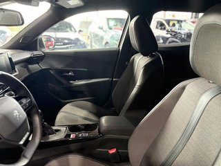 Peugeot 2008 ALLURE PACK PURETECH 130 S&S 6 VEL. MAN TAPICERÍA COZY NEGRO CON PESPUNTES EN AZUL