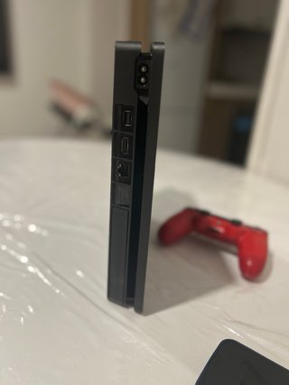 PS4 Slim 1TB Rossa