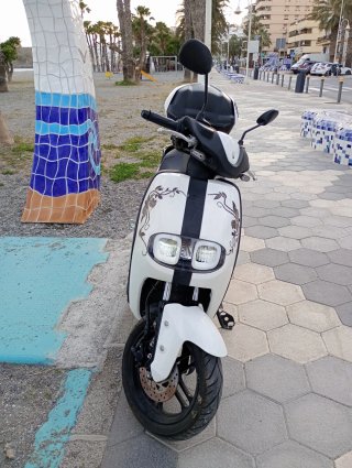 Yamaha Neos Eléctrica Scooter 49. Sin carnet .