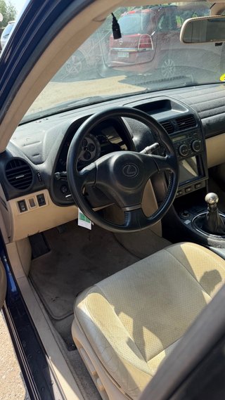 Lexus IS 200 manual