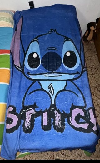 Manta polar de Stitch azul y morado