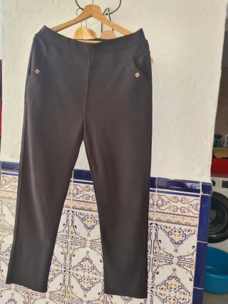 Pantalón pitillo negro