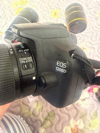 Canon EOS 1200D + 2 baterías, objetivos y funda