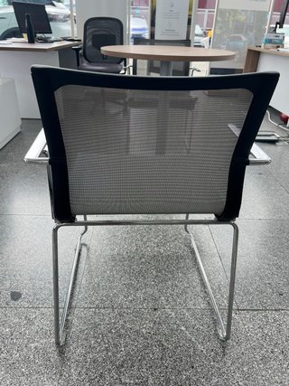 Silla confidente gris y plateada