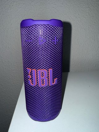 Altavoz JBL Grip Morado Bluetooth 14H