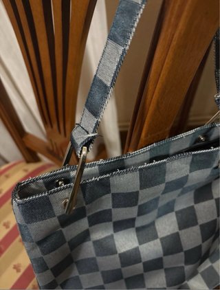 Bolso cuadros grises con cremallera