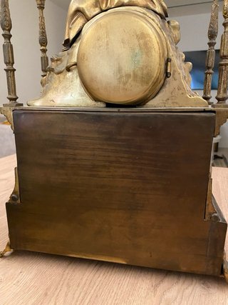 Reloj de sobremesa de bronce