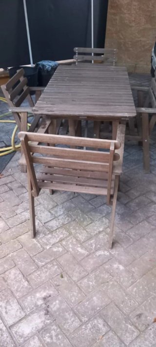 Conjunto mesa y sillas de madera